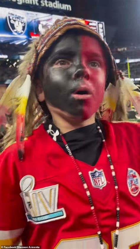 Parents of 9-year-old Chiefs fan wearing headdress threaten to sue Deadspin